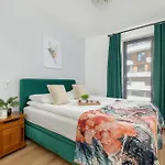 Elegancki Z Balkonem Dla 4 Osob By Renters *