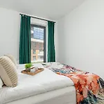 Elegancki Z Balkonem Dla 4 Osob By Renters