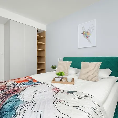 Elegancki Z Balkonem Dla 4 Osob By Renters *