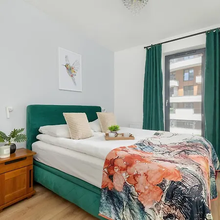 Elegancki Z Balkonem Dla 4 Osob By Renters *