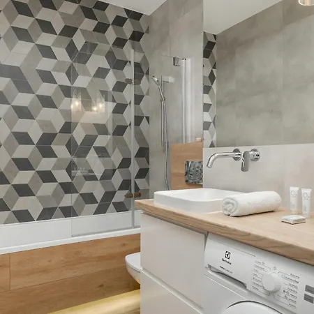 Elegancki Z Balkonem Dla 4 Osob By Renters